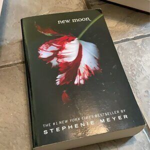 New Moon - Like New - Twilight Saga